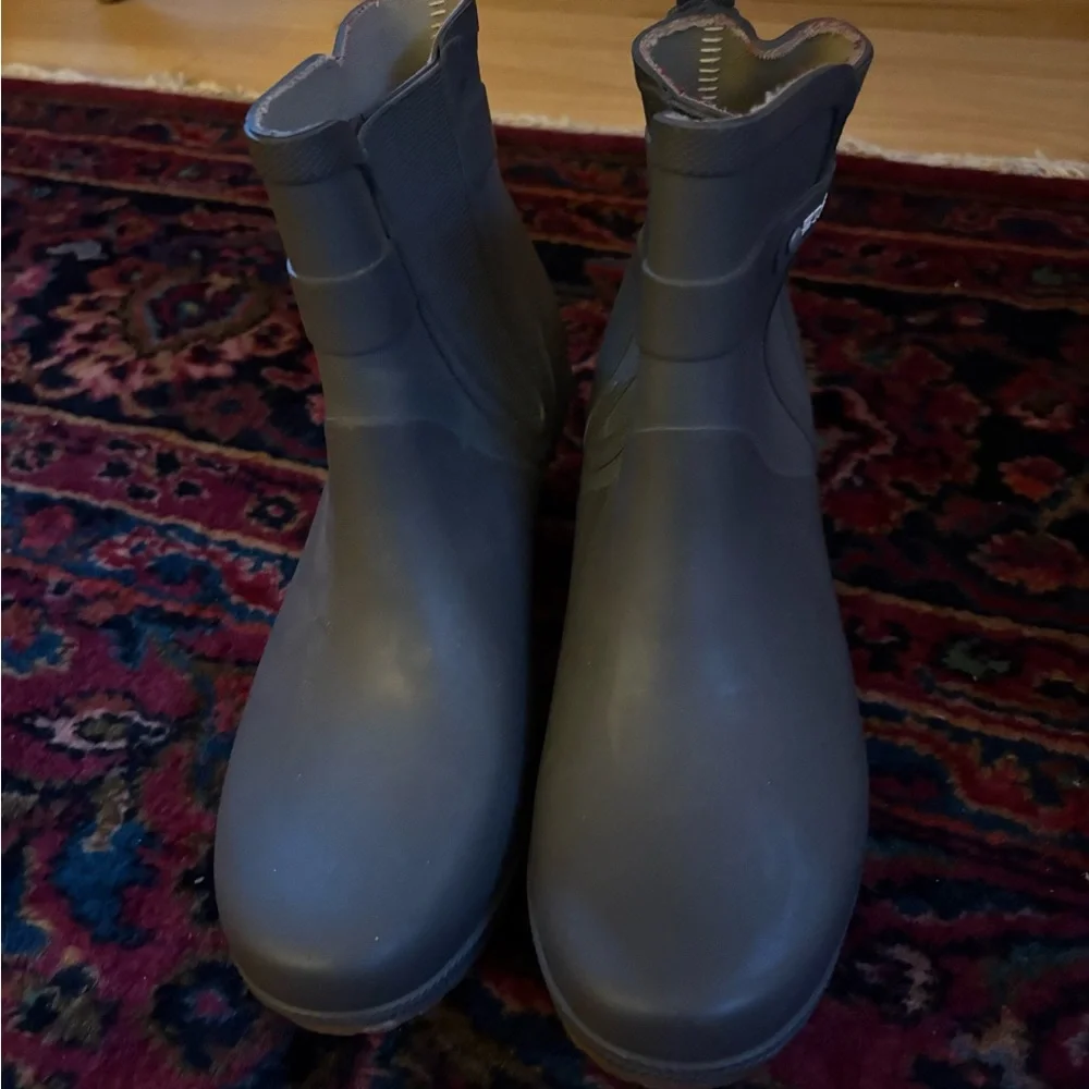 Tretorn Women's Grey Wedge Rain Boots - Picture 2 of 5